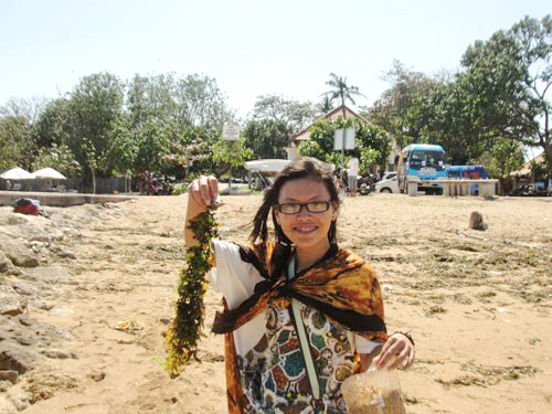 Nguyễn Thị Minh Xuân trong chuyến tham gia tình nguyện tại Bali (Indonesia)